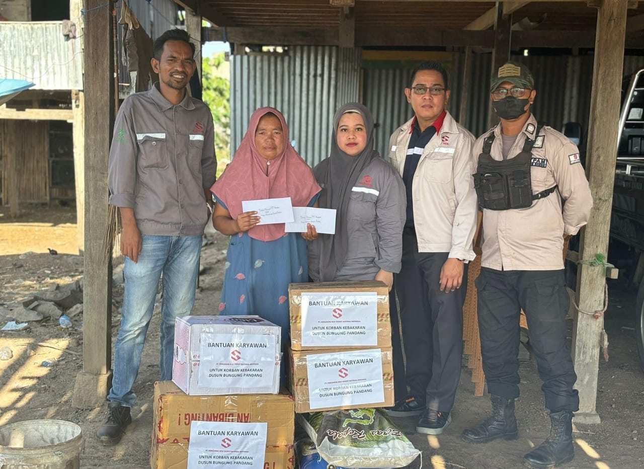 Karyawan Huadi Group Galang Donasi untuk Korban Kebakaran di Papanloe Karyawan Huadi Group Galang Donasi untuk Korban Kebakaran di Papanloe